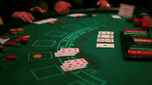 Antarmuka platform hiburan digital yang menampilkan sportsbook dan casino dalam satu layar